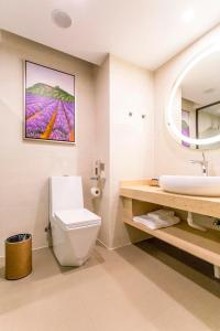 Ein Badezimmer in der Unterkunft Lavande Hotel Nanchang Qingshanhu Wanda Branch