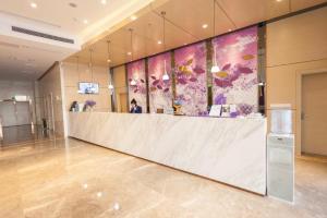 Ο χώρος του λόμπι ή της ρεσεψιόν στο Lavande Hotel Rizhao Xinshi District Branch