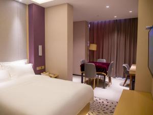 Katil atau katil-katil dalam bilik di Lavande Hotel Shiyan Sanyan Branch