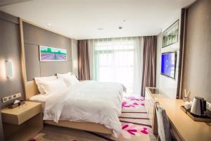 a bedroom with a large white bed and a window at Lavande Hotel Xiaogan Beijing Road Branch in Xiaogan +30 photos