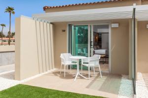 Balkón nebo terasa v ubytování Kumara Serenoa By Lopesan Hotels