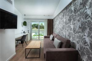 TV a/nebo společenská místnost v ubytování Kumara Serenoa By Lopesan Hotels
