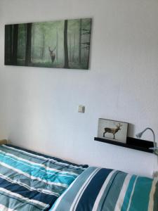 A bed or beds in a room at Ferienwohnung im Naturpark Rhein-Westerwald