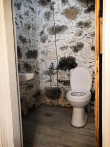 Casa Pappadiana Traditional stonehouse tesisinde bir banyo