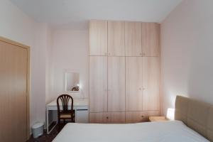 Posteľ alebo postele v izbe v ubytovaní Luxury Apartment in Plaka - Acropolis (Lavender)