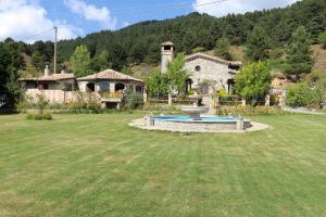 a house with a fountain in the middle of a yard at Villa Concetta in San Giovanni in Fiore