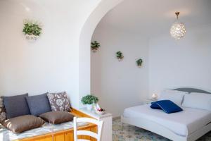 a living room with a couch and a bed at La Borragine Rooms in Positano