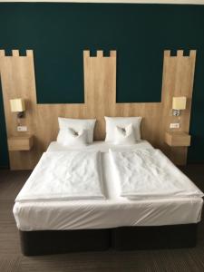 Postel nebo postele na pokoji v ubytování Hotel Nordhausen