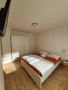 En eller flere senge i et værelse på Green Oasis Anica