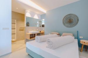 a bedroom with a white bed and a sink at La Villetta N°17 in Lana