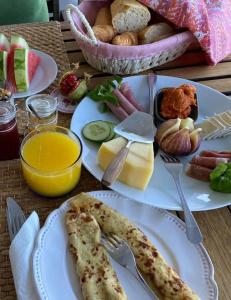 Breakfast options na available sa mga guest sa Casa Pura Vida