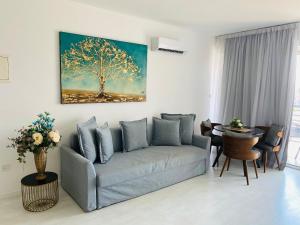 Гостиная зона в Eleonora Hotel Apartments