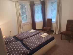 Säng eller sängar i ett rum på Penzion Eden
