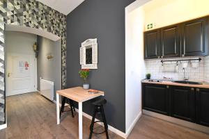 Kuchyňa alebo kuchynka v ubytovaní Time Apartments Downtown