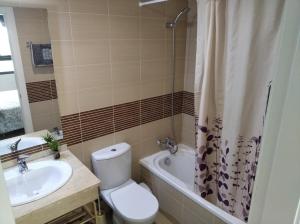 A bathroom at Camalavi Még 22 kép