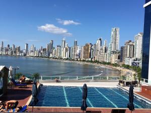 a swimming pool on a building with a view of a city at APARTAMENTO FRENTE MAR com vista fantástica in Balneário Camboriú