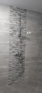A bathroom at Vida Family Hotel