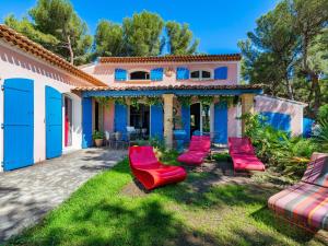 Κήπος έξω από το Villa in Martigues near Mediterranean Beach