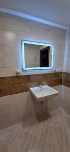A bathroom at Vida Family Hotel