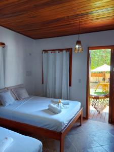 Een bed of bedden in een kamer bij Pousada Dunas do Icarai