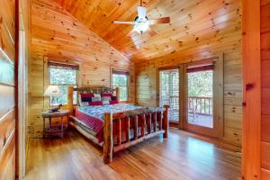 a bedroom with a bed in a log cabin at River Escape On The Toccoa in Blue Ridge