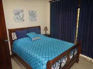 Postel nebo postele na pokoji v ubytování Macaws Ocean Club Apartamento # 18