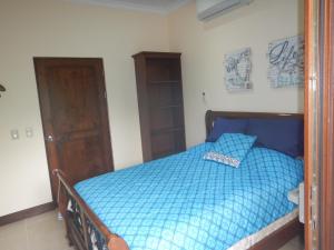 Postel nebo postele na pokoji v ubytování Macaws Ocean Club Apartamento # 18 + 17 fotografií