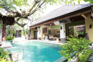 Der Swimmingpool an oder in der Nähe von Nike Villas