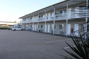 
The building where the motel is located
