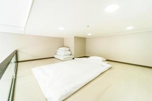 Hi Ocean Gyeongpo客房内的一张或多张床位