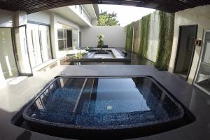 Fotografie z fotogalerie ubytování Cozy modern room with stunning lake & mountain view v destinaci Chiang Mai