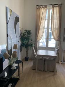 a living room with a table and a window at Apartment Limas in Avignon