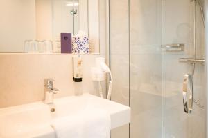 Koupelna v ubytování HAIMHAUSERS Hotel Garni + 16 fotografií