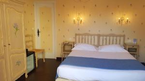 a bedroom with a large bed in a room at Hôtel de Charme Brise Marine in Saint-Jean-Cap-Ferrat