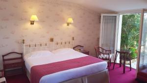 a bedroom with a large white bed and a window at Hôtel de Charme Brise Marine in Saint-Jean-Cap-Ferrat