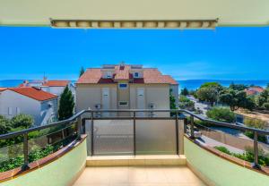 A balcony or terrace at Studio Apartments Apolonia