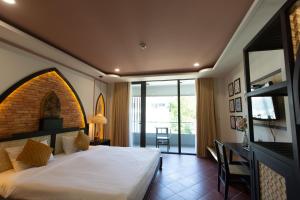 Giường trong phòng chung tại Binh Duong Resident Hotel