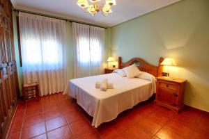 A bed or beds in a room at El Mirador de la Serrania Még 37 kép