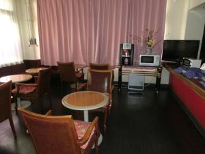 TV a/nebo společenská místnost v ubytování Biz Hotel Shiojiri Ekimae