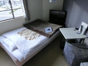 Кровать или кровати в номере Biz Hotel Shiojiri Ekimae