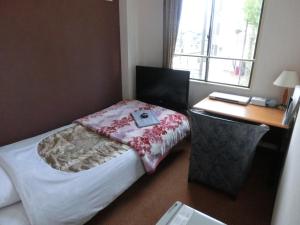 Biz Hotel Shiojiri Ekimae客房内的一张或多张床位