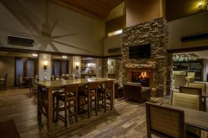 A restaurant or other place to eat at Holiday Inn Express Springdale - Zion National Park Area, an IHG Hotel