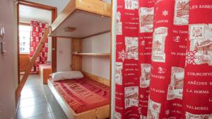 Ένα ή περισσότερα κρεβάτια σε δωμάτιο στο travelski home classic - Résidence Le Hameau du Borsat +9 φωτογραφίες