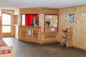 Ο χώρος του λόμπι ή της ρεσεψιόν στο travelski home classic - Résidence Le Hameau du Borsat