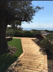 Foto de la galería de Chambres d'hôtes VUE MER Mer à 2 min à pied en Sainte-Maxime 8 fotos más