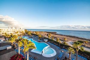 Bazén v ubytování Hotel Beatriz Playa & Spa nebo v jeho okolí