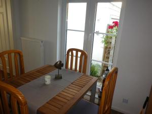 a table and chairs with a table and a window at Echt Ostfriesenhus in Norden