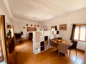 a room with a table and a dining room at B&B Villino Margherita in San Lazzaro di Savena