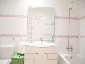 Kúpeľňa v ubytovaní Apartamentos Marineu Cala Gonzalez