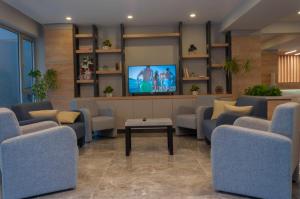 TV a/nebo společenská místnost v ubytování Afsin Hotel
